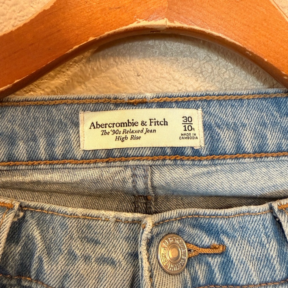 Abercrombie & Fitch Women's Light Blue Straight Leg Jeans - Picture 2 of 3